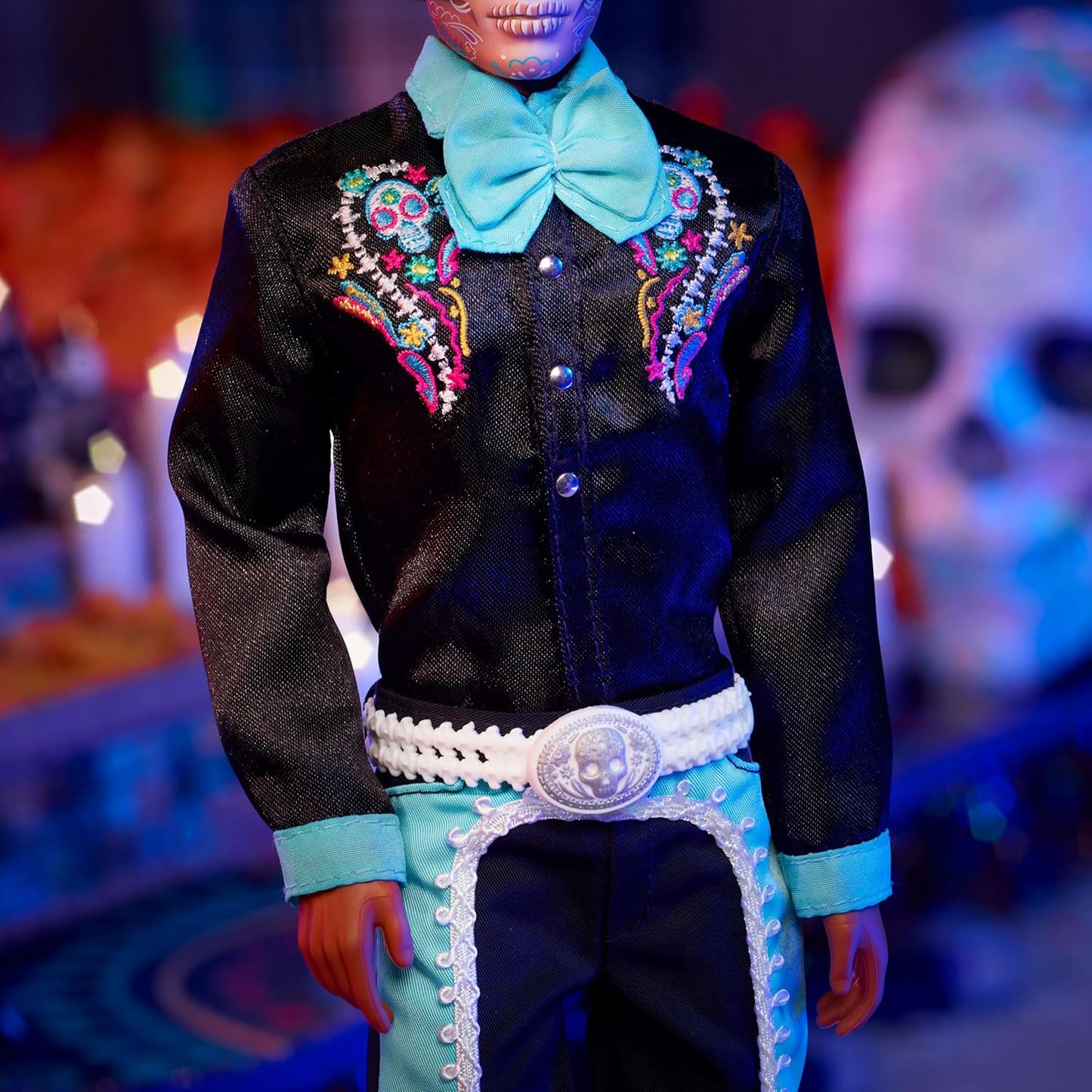 Barbie Boneco Signature, Ken colecionável Dia dos Mortos 2024, em terno preto com detalhes em azul-celeste, chapéu e cinto, HRM73