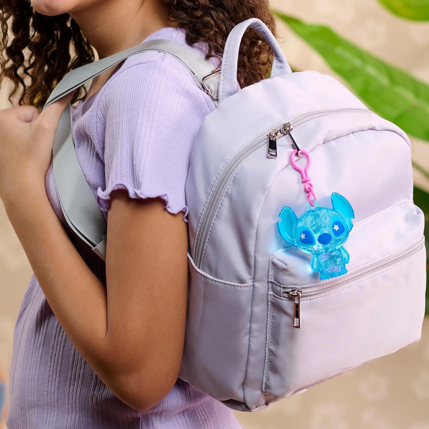 Just Play Disney Figura de encaixe Stitch Swirl-a-Stitch, 7,6 cm, de plástico, com líquido, miçangas coloridas e glitter. Brinquedo infantil para crianças a partir de 3 anos.