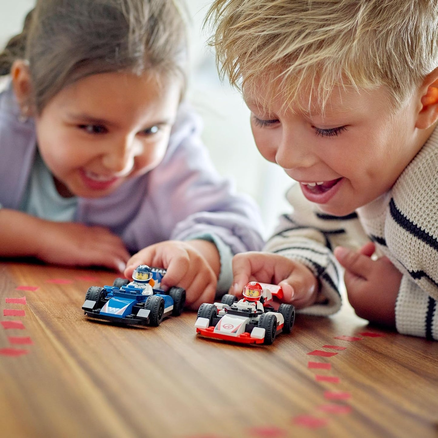 LEGO City F1 Williams Racing e Haas F1 Race Cars - Modelos de construção de Fórmula 1 de brinquedo com 2 minifiguras de motorista e luzes de partida - Pequena ideia de presente para crianças, meninos e meninas de mais de 4 anos