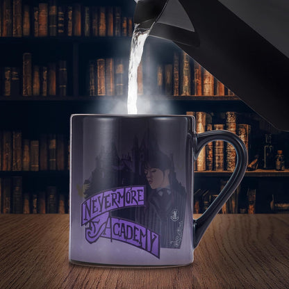 UAU! Caneca que muda de cor com o calor de Wednesday | Café ou chá quente revela a Academia Nevermore frequentada por Wednesday Addams | Caneca oficial para fãs da série Wednesday na Netflix