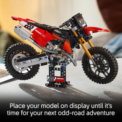 LEGO Kit de Modelo de Moto Technic Ducati Desmo450 MX Factory – inclui moto de brinquedo com motor de cilindro e suspensão – Decoração de mesa – Presente colecionável para meninos a partir de 10 anos – 42238