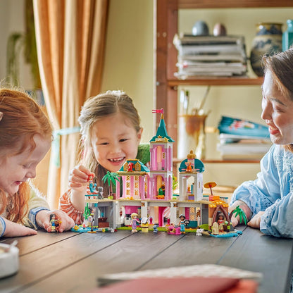 LEGO ǀ Castelo das Princesas Disney e Animais de Estimação Reais - Brinquedo Modular com Interior Detalhado - Inclui Mini Bonecas da Ariel, Rapunzel, Mulan, Jasmine e Moana com seus Animais de Estimação - Presente para Meninas a partir de 6 Anos - 43267
