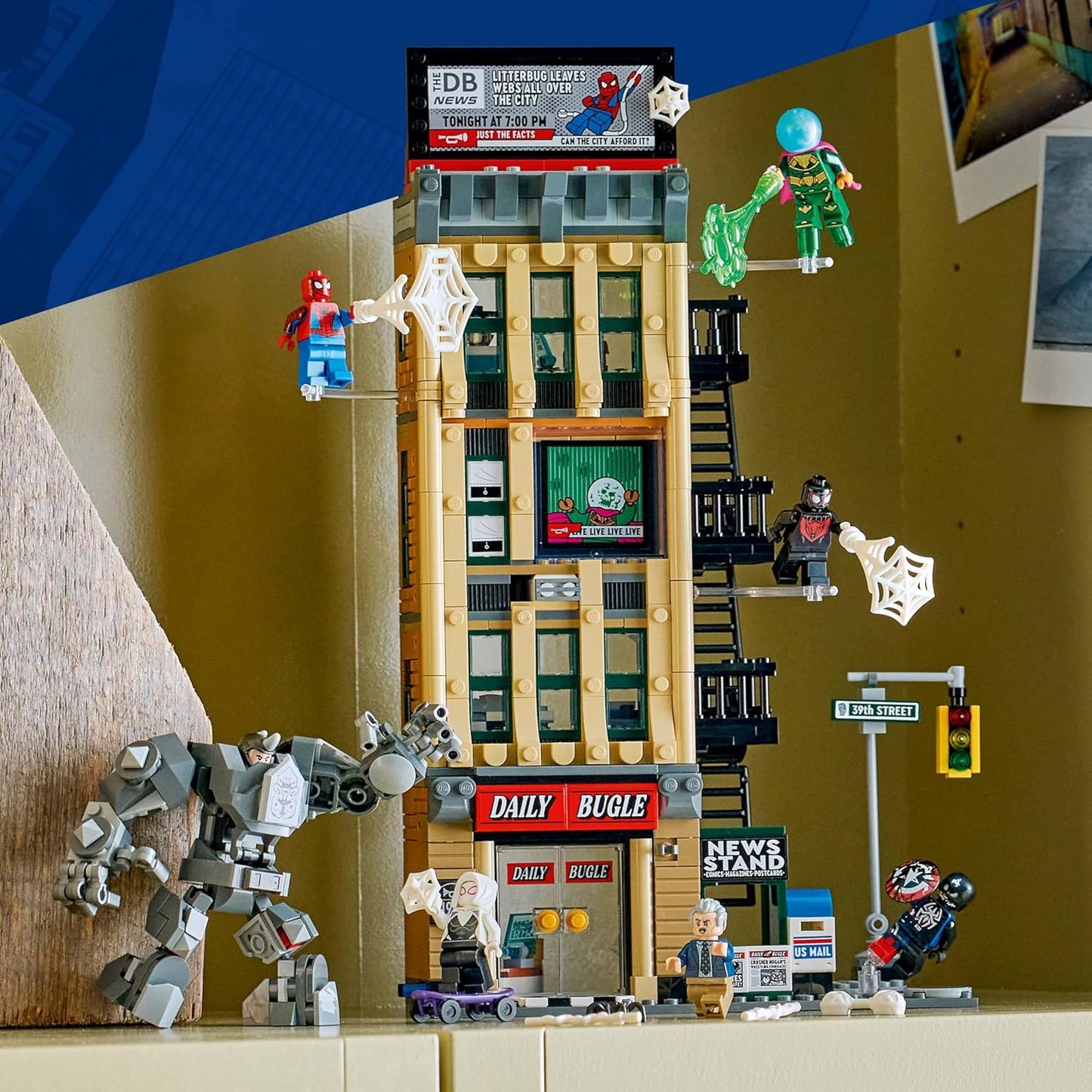 LEGO | Marvel Homem-Aranha vs. Mysterio: Prédio do Clarim Diário - Brinquedo de Super-Herói com Figura de Ação Mecânica e 7 Minifiguras - Presente de Aniversário para Meninos a partir de 10 Anos e Fãs do Filme - 76342
