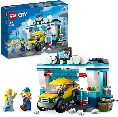 LEGO Conjunto de construção de brinquedo, veículo e transportador para carro de corrida urbano e caminhão transportador de carro para meninos e meninas de 6 anos ou mais com rampa de carregamento ajustável, minifiguras de piloto e motorista, presente