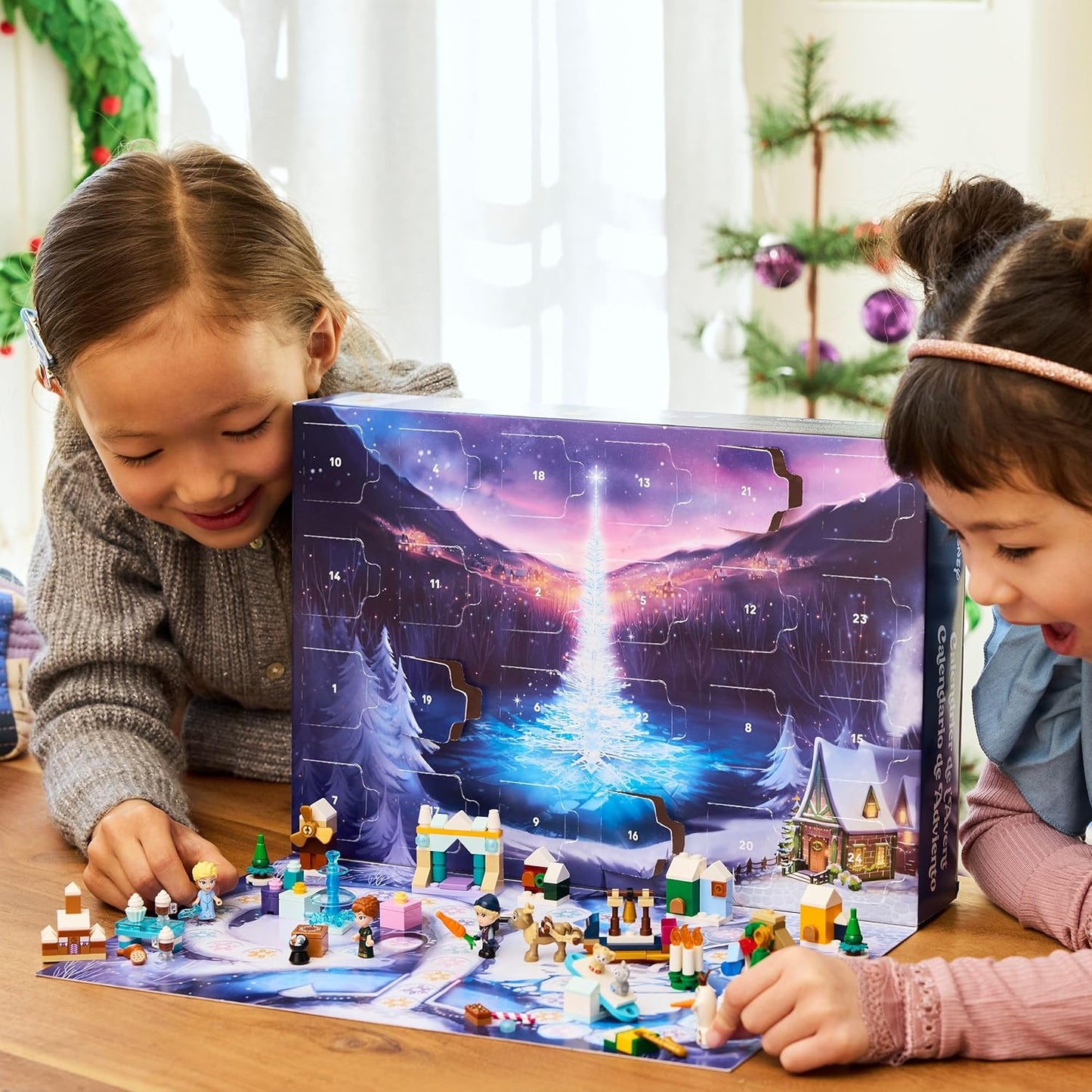 LEGO | Calendário do Advento Disney Frozen 2025 - Brinquedos de Princesas para Montar para Meninas e Meninos a partir de 5 Anos - 24 Surpresas de Natal, incluindo Mini Bonecas da Anna e da Elsa, além de Figuras de Animais Fofos - Ideia de Presente 43273
