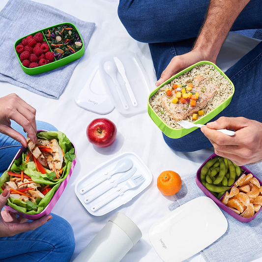 Solución de lonchera apilable todo en uno Bentgo: caja Bento moderna y elegante que incluye 2 contenedores apilables, cubiertos de plástico incorporados, asa de sellado (verde)