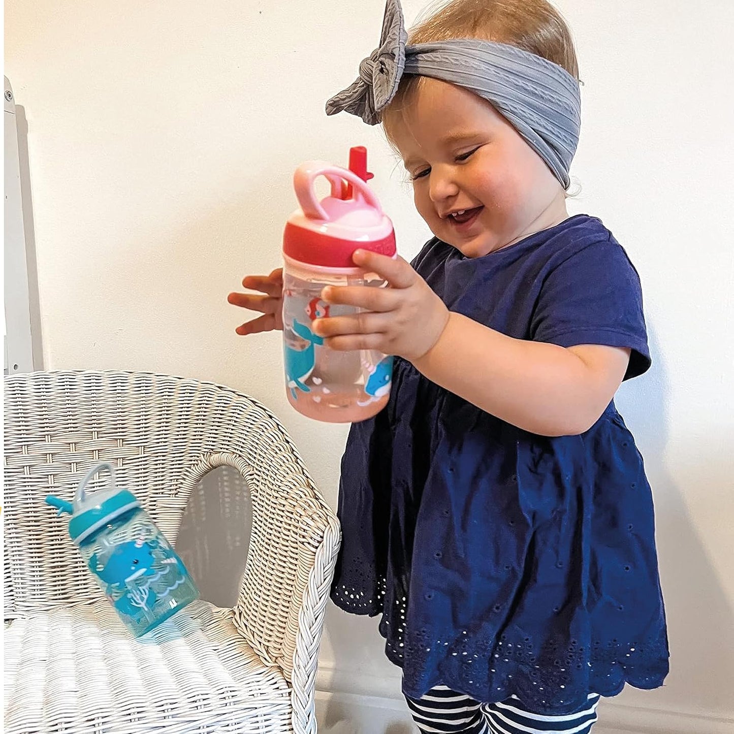 Nuby  Garrafa de água Mighty Swig - Copo com canudinho antiderramamento para crianças pequenas | 360 ml / 12 oz | Alça de transporte | Pode ir à máquina de lavar louça e ao micro-ondas | Copo adequado para crianças de 18 meses ou mais