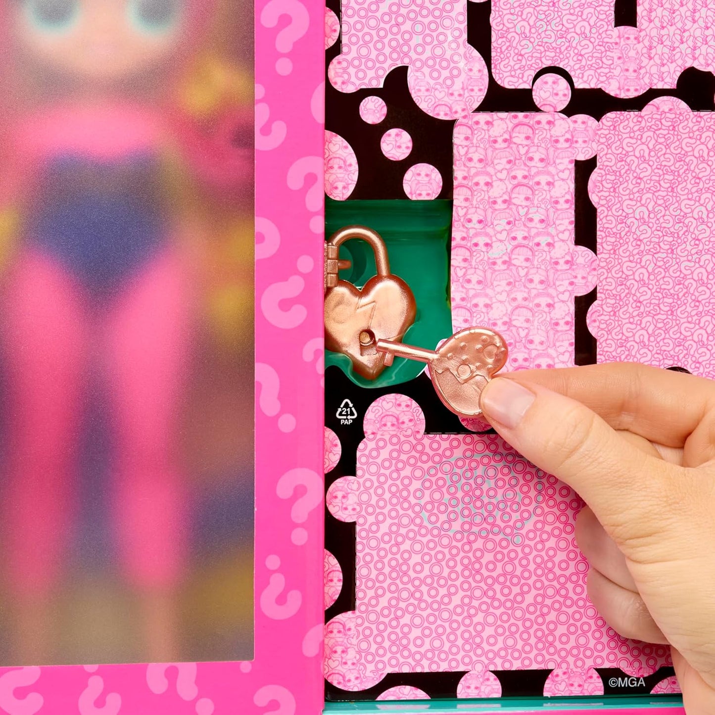 L.O.L. Surprise! Série OMG Eye Spy - Super-heroína - Inclui 1 boneca, vem com roupas e acessórios, resolva pistas e desbloqueie surpresas, colecione todas as 4 bonecas!