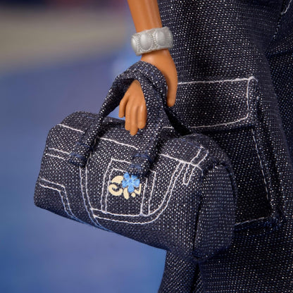 Barbie Boneca Signature My Scene Madison e acessórios, traje inspirado no Y2K com blusa borboleta, calça cargo, bolsa jeans e suporte para boneca, HYC18