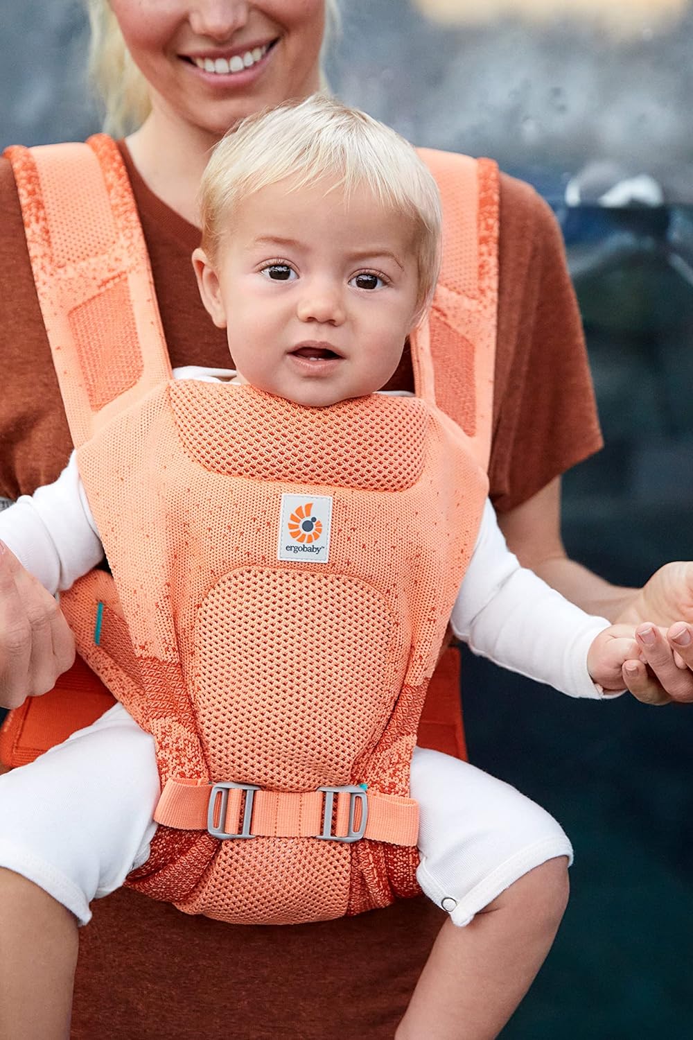 Ergobaby Porta-bebês Aerloom para recém-nascidos e crianças pequenas, 3 posições, porta-barriga ergonômico para bebês, porta-costas, porta-bebês feito de material Formaknit, coral âmbar