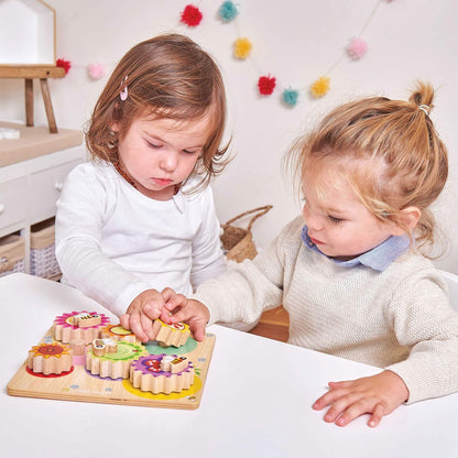 Le Toy Van - Petilou Juguete educativo de madera Montessori Gears &amp; Cogs 'Busy Bee Learning' | Juguete de actividad sensorial para niños pequeños a partir de 1 año