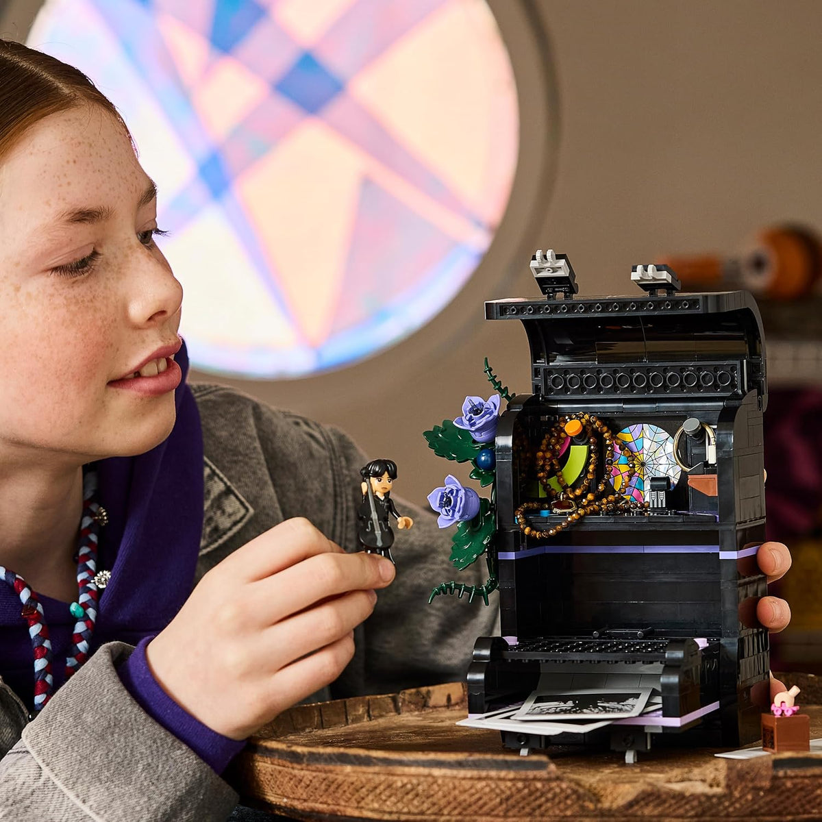 LEGO Wednesday: Mochila da Wandinha 76787 | Brinquedo para meninas e meninos a partir de 9 anos, mini boneca e figura do Mãozinha, modelo 3D com suporte para fotos, decoração para o quarto, presente...