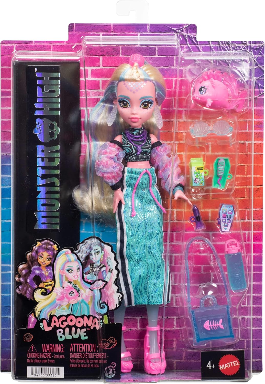 Monster High Boneca Lagoona Blue, com top cropped e saia maxi esportiva, acompanhada de seu peixinho de estimação Neptuna e 7 acessórios como óculos de sol em formato de concha, lanche e bolsa. JHK33