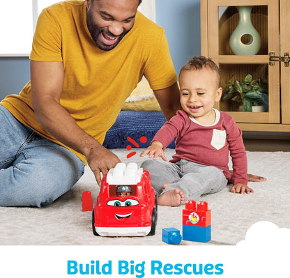 Mega Conjunto de Brinquedo Bloks First Builders com Blocos de Montar para Crianças Pequenas – Caminhão de Bombeiros Freddy com 6 Peças e Compartimento de Armazenamento, 1 Boneco, Vermelho, Para Maiores de 1 Ano, GXX08