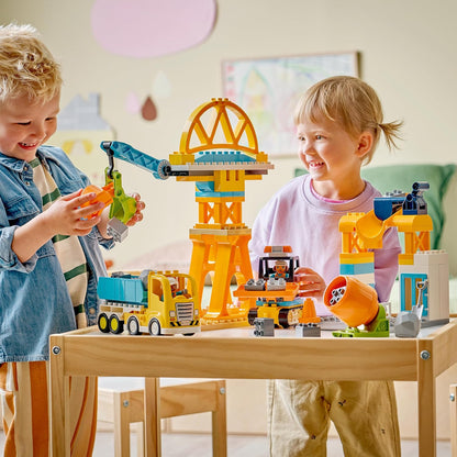 LEGO DUPLO 3 em 1 Canteiro de Obras e Veículos - Brinquedo Educativo para Desenvolvimento da Coordenação Motora Fina de Crianças Pequenas - Inclui Caminhões, Guindastes e Escavadeiras - Presente de Aniversário para Meninos e Meninas