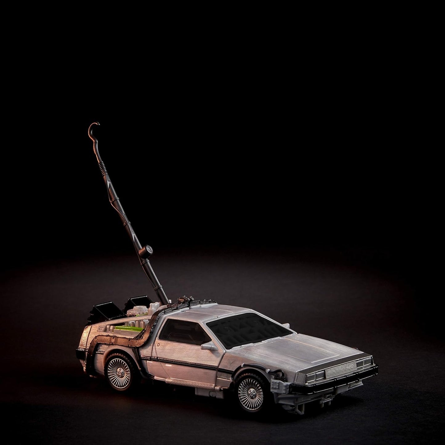 Transformers Toys Generations Collaborative: Back to the Future Mash-Up, Gigawatt - Back to the Future-35 Edition - Idade recomendada: 8 anos ou mais, 14 cm (5,5 polegadas)