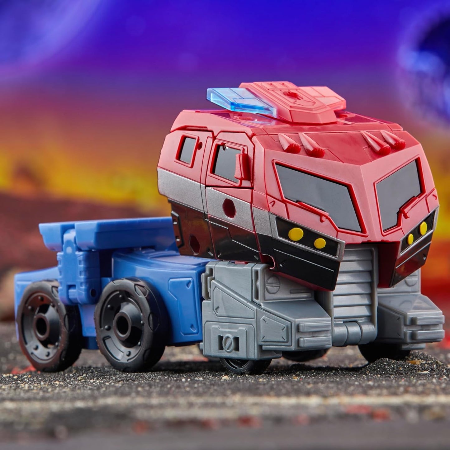 Figura de ação Optimus Prime da classe Voyager do Universo Animado de Transformers Legacy United