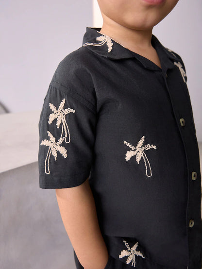 |Boy| Conjunto De Camisa e Shorts 100% Algodão Com Textura De Palma Preta, Mangas Curtas e gola reversível