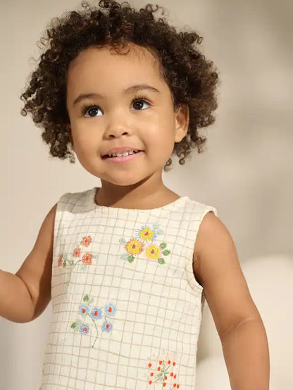 |Girl| Conjunto De Colete e Shorts Peplum 100% Algodão Com Flores Bordadas Em Branco/Rosa (3 meses a 7 anos)