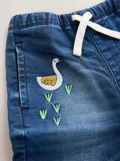 |Boy| Calça Jeans Azul Médio Com Estampa De Fazenda (3 meses a 7 anos)