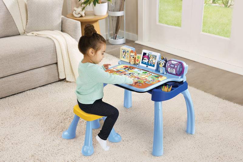 Mesa de Atividades e Aprendizado Interativo VTech Bluey com Banqueta – Brinquedo com Funções de Toque, Música e Arte (Para crianças de 3 a 6 anos)