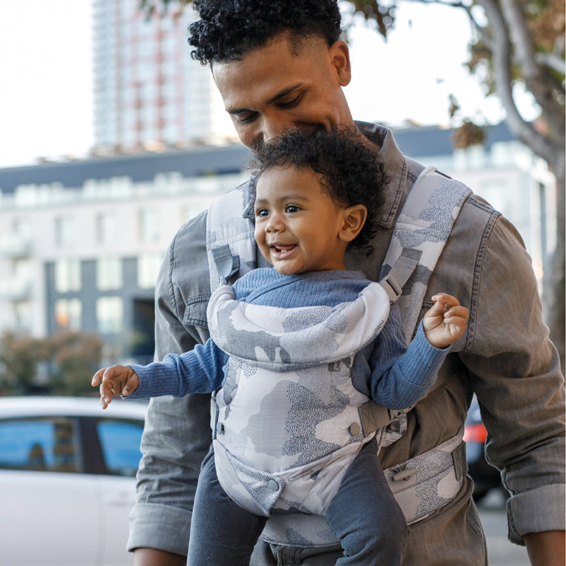 Infantino Porta-bebês conversível Flip Advanced 4 em 1 azul camuflado