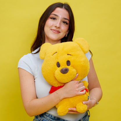 Disney Pelúcia Huggables Ursinho Pooh 35 cm Supermacia – Urso Fofinho para Abraçar e Brincar