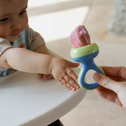Nuby Alimentador de frutas Baby Nibbler, seguro para introdução alimentar e mordedor.