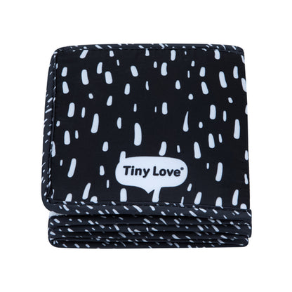Tiny Love Primeiro livro frente e verso, preto e branco.