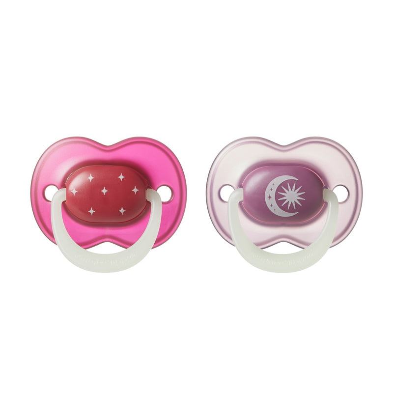 Tommee Tippee Calmante Night Glow para bebês de 18 a 36 meses, pacote com 2 unidades, cores vibrantes que remetem ao céu noturno.