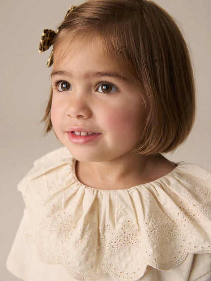 |Girl| Top De Manga Curta Creme Com Gola Bordada 100% Algodão (3 meses a 7 anos)