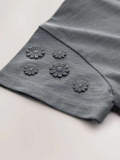 |Girl| Camiseta 100% Algodão De Manga Curta Cinza Carvão Daisy (3 meses a 7 anos)