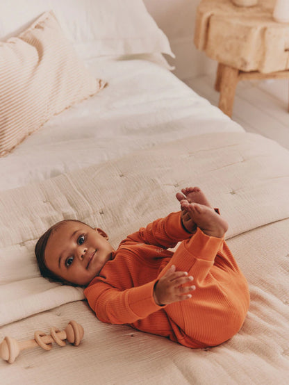 |BabyBoy| Macacão De Dormir Baby Little Pumpkin Marrom Ferrugem Com Zíper Bidirecional (0 meses a 3 anos)