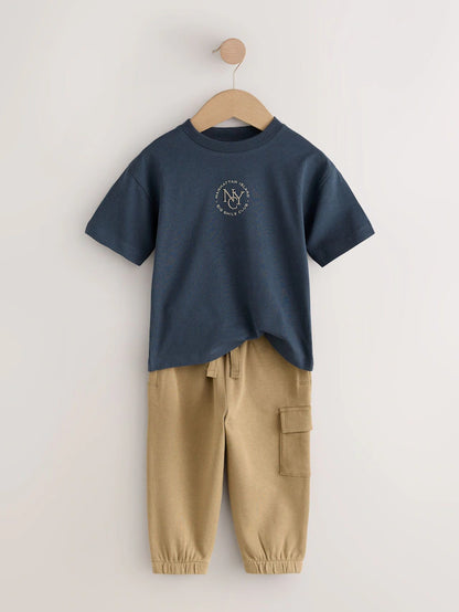 |Boy| Conjunto De Camiseta De Manga Curta Azul Marinho/Bege e Calça Jogger Utilitária (3 meses a 7 anos)