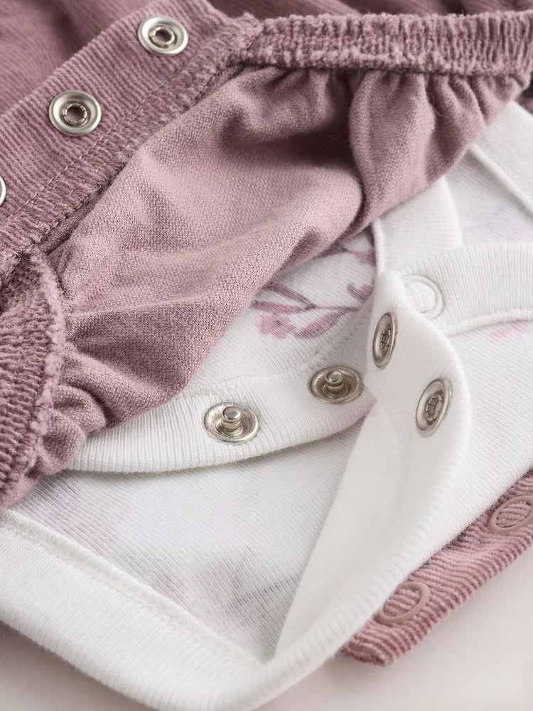 |BabyGirl| Conjunto De 3 Peças Para Bebê: Macacão, Body De Manga Comprida e Meia-Calça em veludo cotelê roxo e branco.