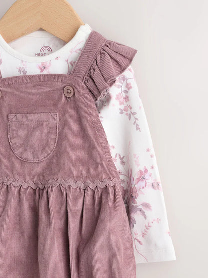 |BabyGirl| Conjunto De 3 Peças Para Bebê: Macacão, Body De Manga Comprida e Meia-Calça em veludo cotelê roxo e branco.