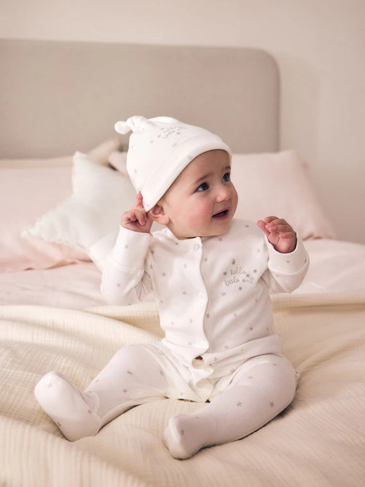 |BabyGirl| Conjunto De 4 Peças Para Bebê: Macacão, Body, Touca e Babador Brancos (0-9 meses)