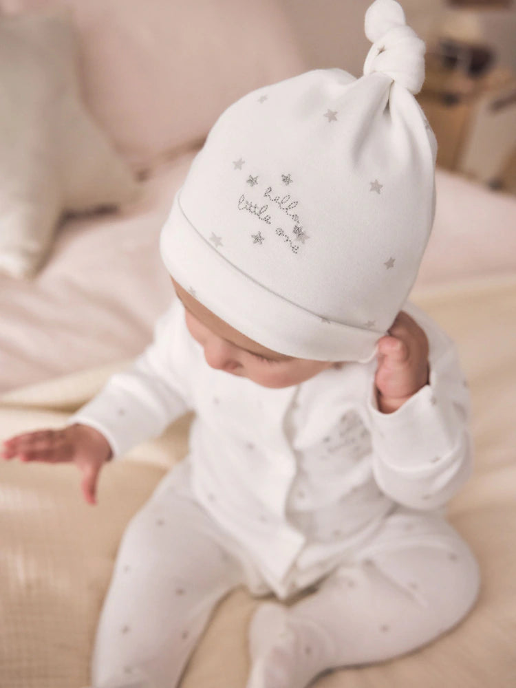 |BabyGirl| Conjunto De 4 Peças Para Bebê: Macacão, Body, Touca e Babador Brancos (0-9 meses)