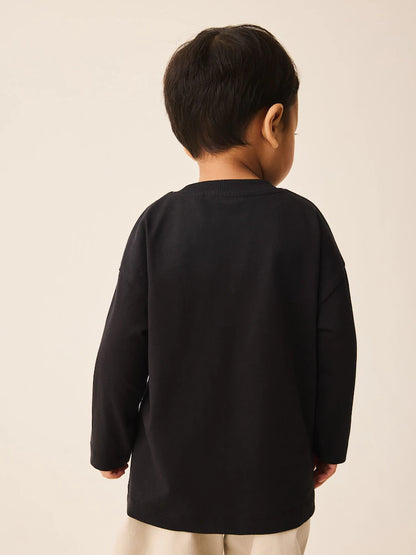 |Boy| Camiseta Preta De Manga Longa Com Estampa Pequena e Frase "Happy Little Human" (3 meses a 7 anos)