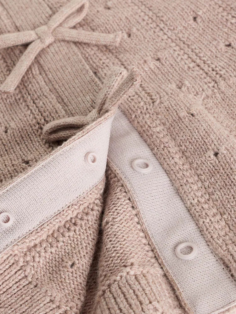 |BabyGirl| Conjunto De 2 Peças Para Bebê: Casaquinho De Tricô Marrom-Chocolate Com Babados e laço + legging (0 meses a 2 anos)