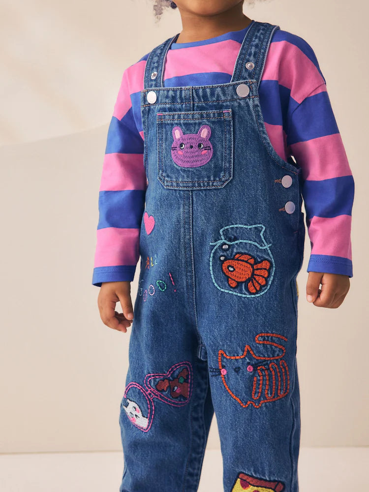 |Girl| Conjunto de Jardineira Jeans Bordada com Listras Azuis/Rosas (3 meses a 7 anos)