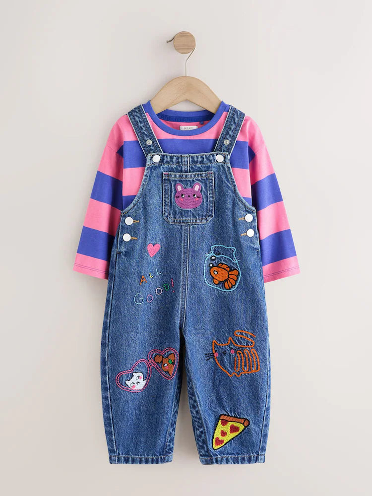 |Girl| Conjunto de Jardineira Jeans Bordada com Listras Azuis/Rosas (3 meses a 7 anos)