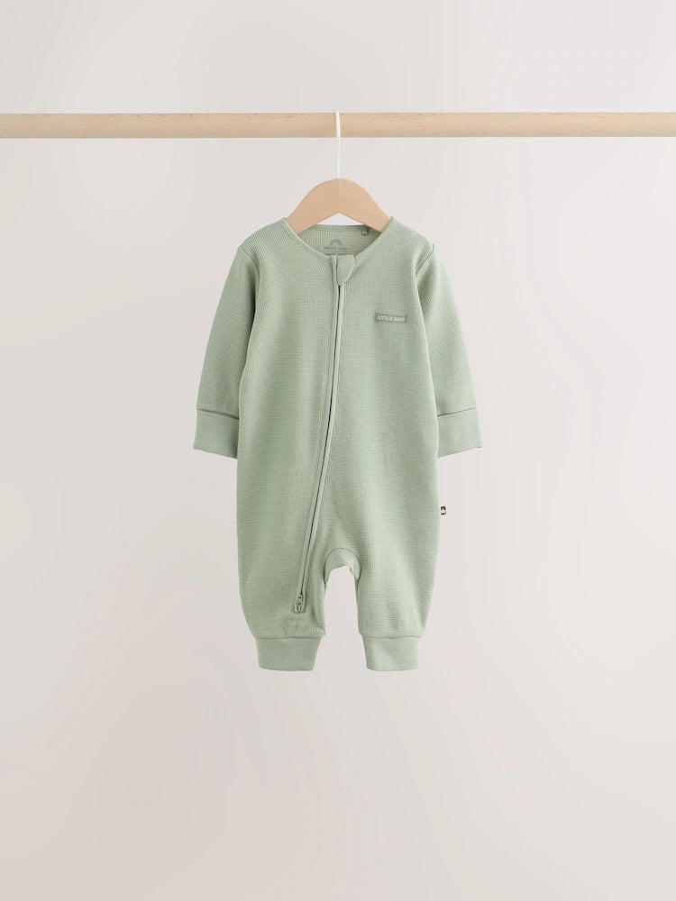 |BabyBoy| Kit com 4 Macacões de Bebê em Tecido Waffle (Cor Verde-Sálvia Neutra) com Zíper Bidirecional (0 meses a 3 anos)