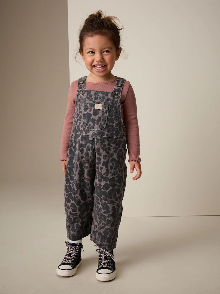 |Girl| Jardineira Jeans Com Estampa Animal (3 meses a 7 anos)