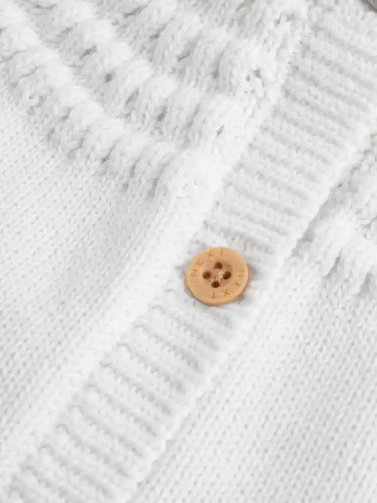 |BabyGirl| Casaquinho Infantil Branco Com Bolso Em Formato De Coração e Fechamento Frontal por botões (0 meses a 2 anos)