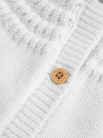 |BabyGirl| Casaquinho Infantil Branco Com Bolso Em Formato De Coração e Fechamento Frontal por botões (0 meses a 2 anos)