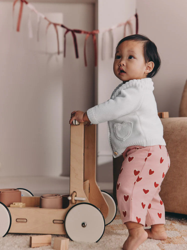 |BabyGirl| Casaquinho Infantil Branco Com Bolso Em Formato De Coração e Fechamento Frontal por botões (0 meses a 2 anos)