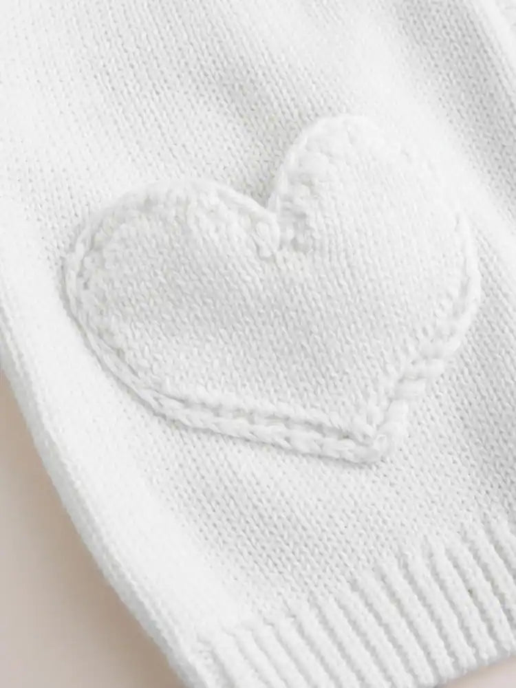 |BabyGirl| Casaquinho Infantil Branco Com Bolso Em Formato De Coração e Fechamento Frontal por botões (0 meses a 2 anos)