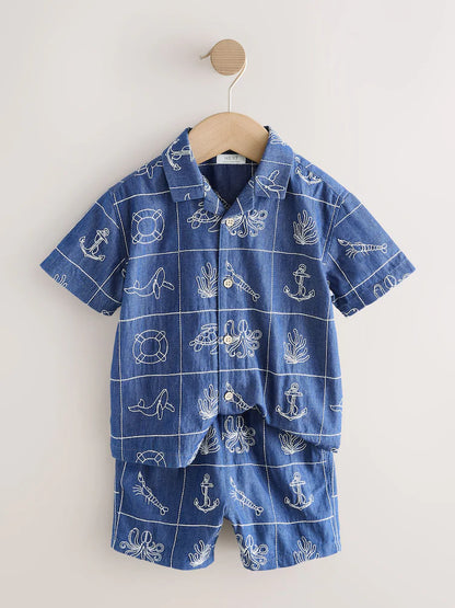 |Boy| Conjunto De Camisa e Shorts De Manga Curta Com Gola Redonda e Bordado De Vida Marinha em jeans azul.