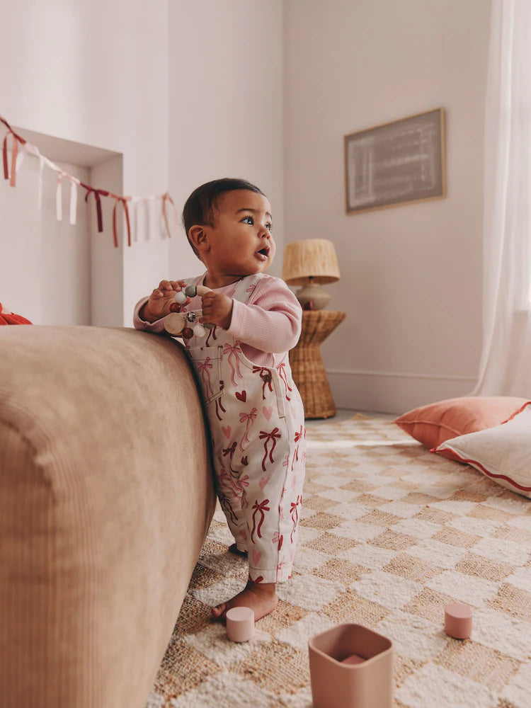 |BabyGirl| Conjunto De Jardineira e Body Para Bebê Com Laços Creme/Rosa (2 peças, 0 meses a 3 anos)